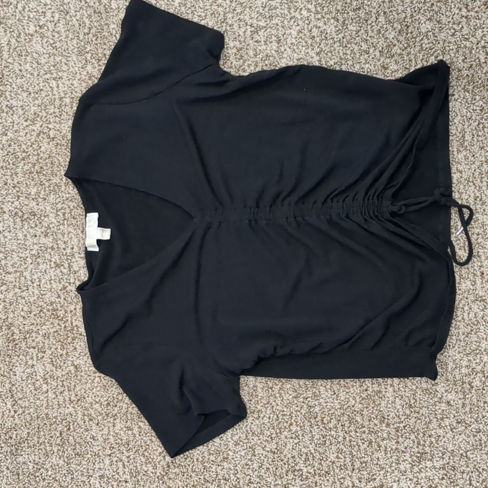 3/$30 Michael Michael Kors lightweight short sleeve v-neck rouched sweater bla…
